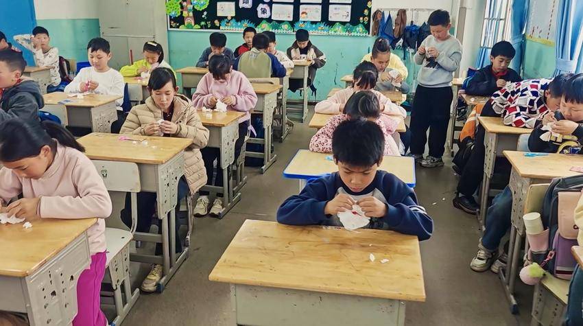 0329“我们的节日·清明”一束鲜花祭英烈 清(5).docx