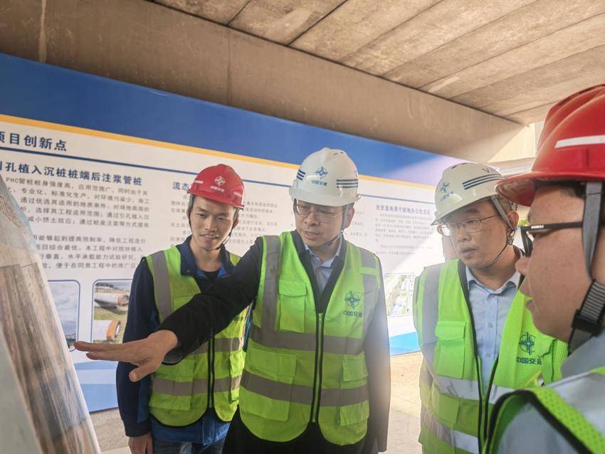 【一线传声】彭琳琳赴上海外环西段、沪通铁路站前5标项目检查指导工作.docx