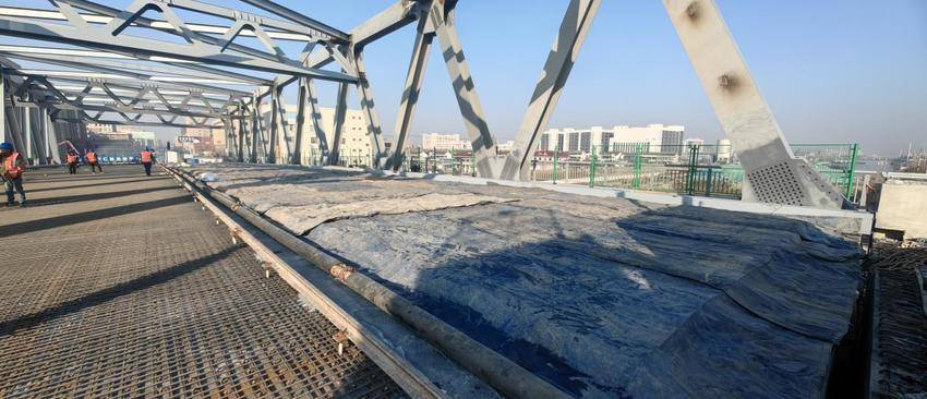 【特别策划】中交二航局双桥枢纽攻克三级船闸大体积混凝土施工质量核心挑战.docx