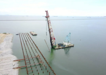 【特别策划】在“生铁地”沉管桩.docx