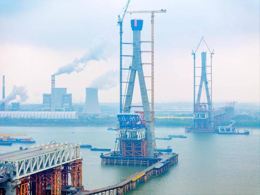 【交通强国】安徽池州长江公铁大桥北主塔封顶.docx