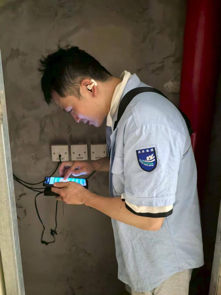 【20260509】（洪营）两封表扬工单背后：供水人的“暖心答卷”（定稿）.doc