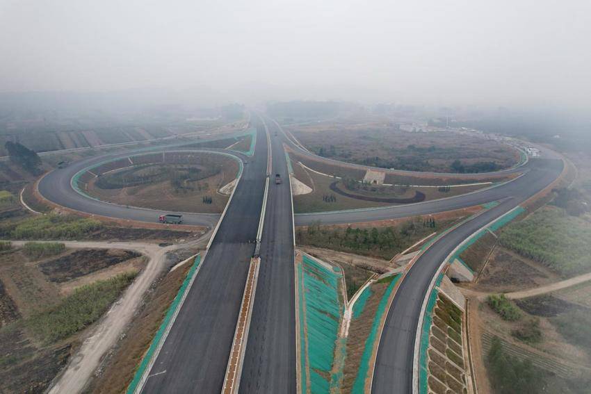 【一线传声】赞誉不断！罗鹿高速项目喜获感谢信及表彰.docx