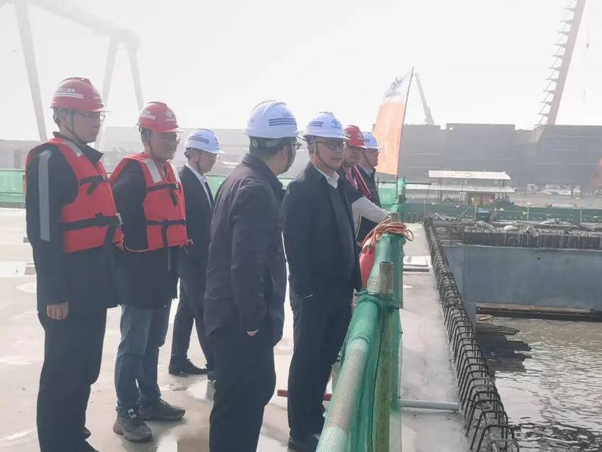 【特别策划】中交二航局三公司党委书记、执行董事施瑾伟一行到七圩项目调研指导工作.docx