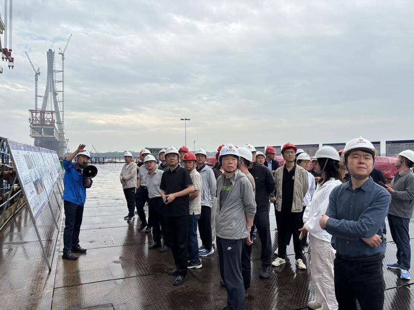 【一线传声】合肥市观摩学习组赴中交二航局池州大桥考察调研公铁两用桥建设管理工作.docx