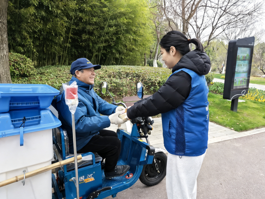 【特别策划】苏中生产经营中心开展学雷锋志愿服务活动.docx