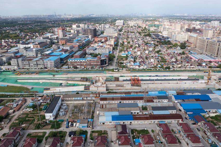 【特别策划】中交二航局双桥枢纽攻克三级船闸大体积混凝土施工质量核心挑战.docx