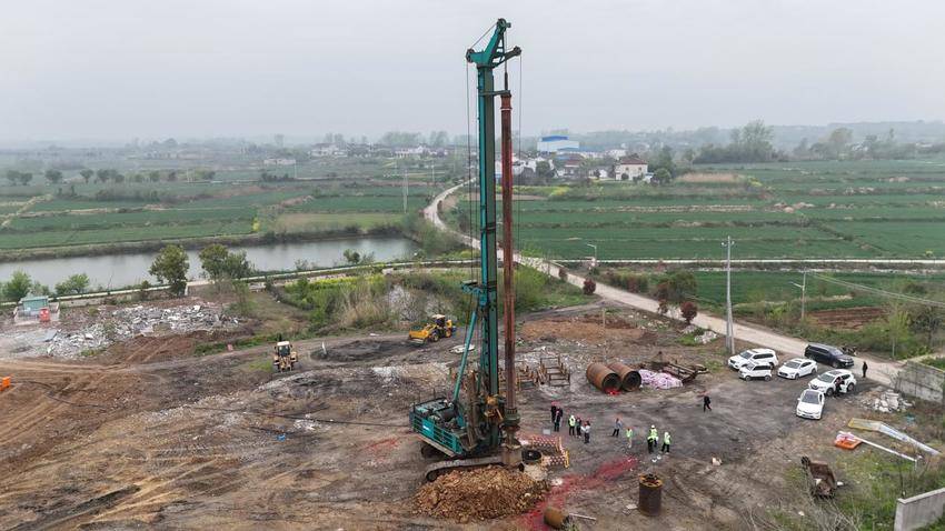 【交通强国】中交二航局天仪高速2标项目首桩顺利开钻.docx