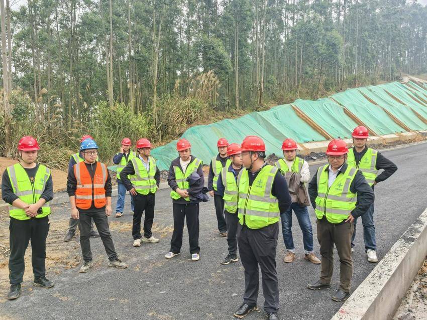 【一线传声】中交二航局罗鹿高速项目全力推进复工复产.docx