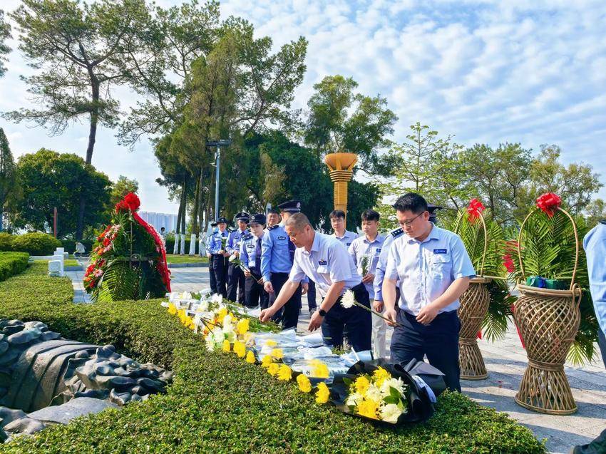 【一线传声】南百改扩建项目与四塘派出所联合开展清明祭扫暨主题党日活动.docx