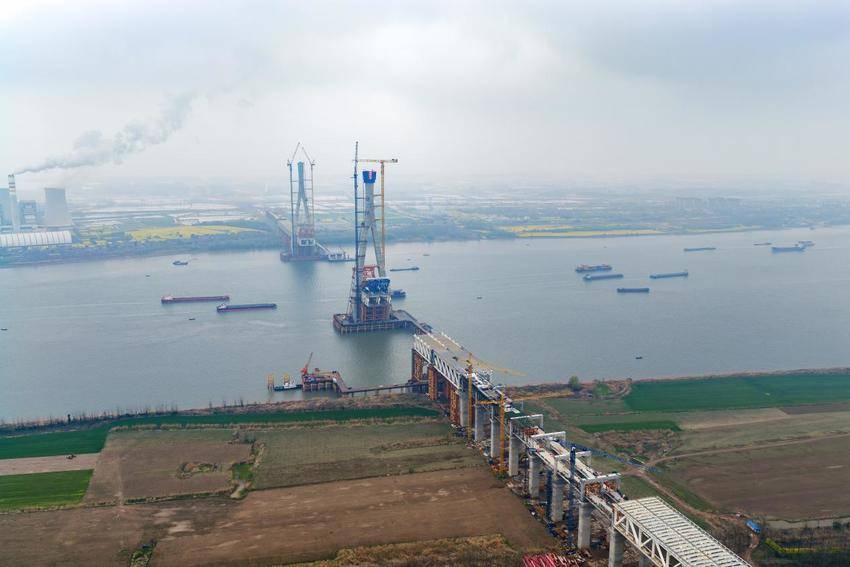 【交通强国】安徽池州长江公铁大桥北主塔封顶.docx