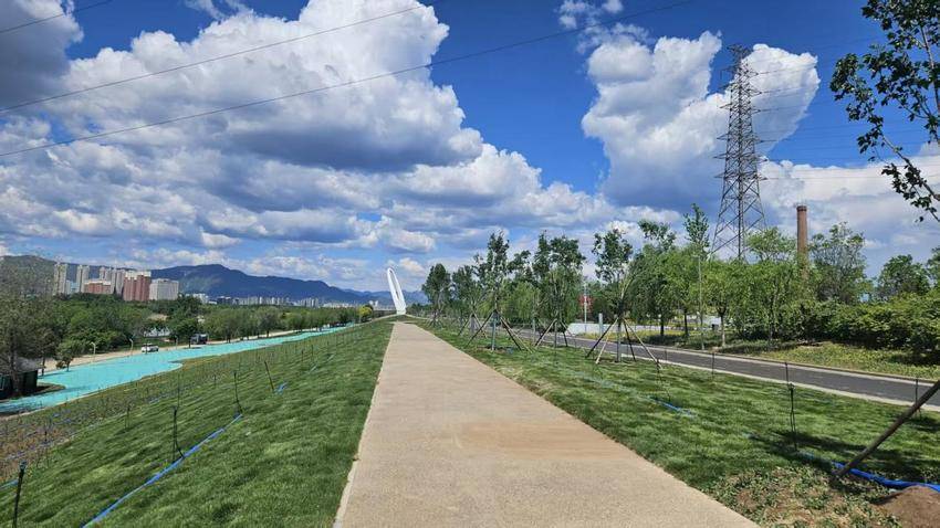 【一线传声】北京市领导赴永定河左堤加固工程项目现场调研.docx