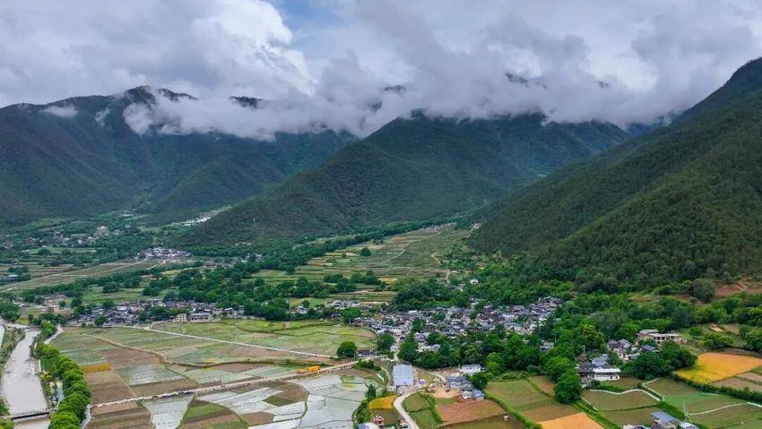 迪庆州维西县塔城镇风景如画。