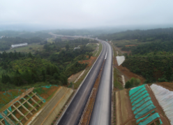 【特别策划】山海通途绿映红.docx