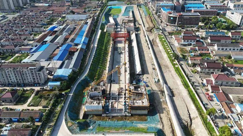 【特别策划】从“凭经验”到“看数据”：双桥枢纽破译大体积混凝土温控“密码”.docx