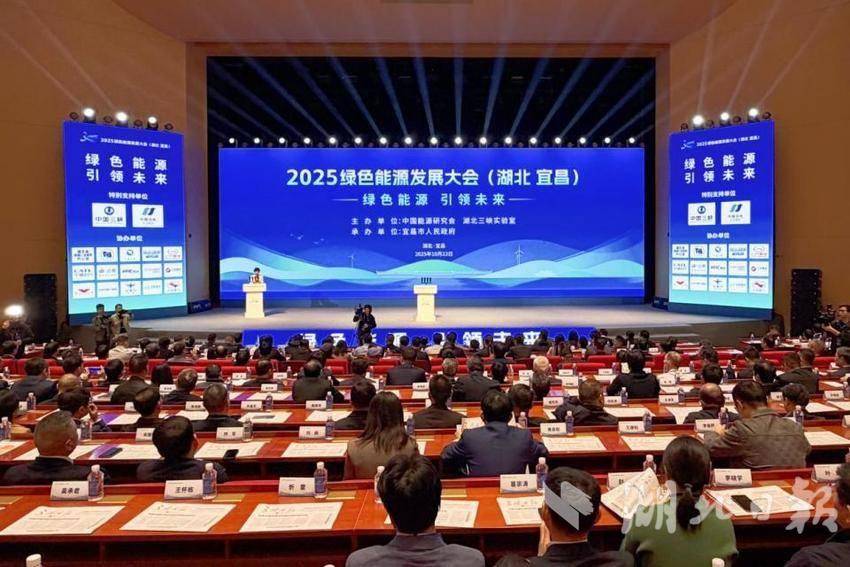 【新闻稿】换罐15分钟、续航4000公里  中车长江集团深冷装备亮相2025绿色能源发展大会1023.docx