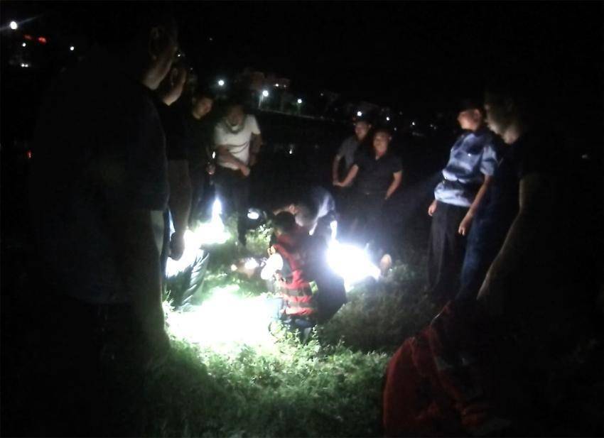 法医余磊正在急救中（视频截图）