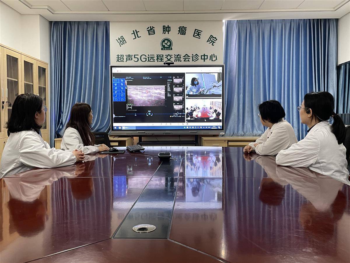 远程超声会诊现场。