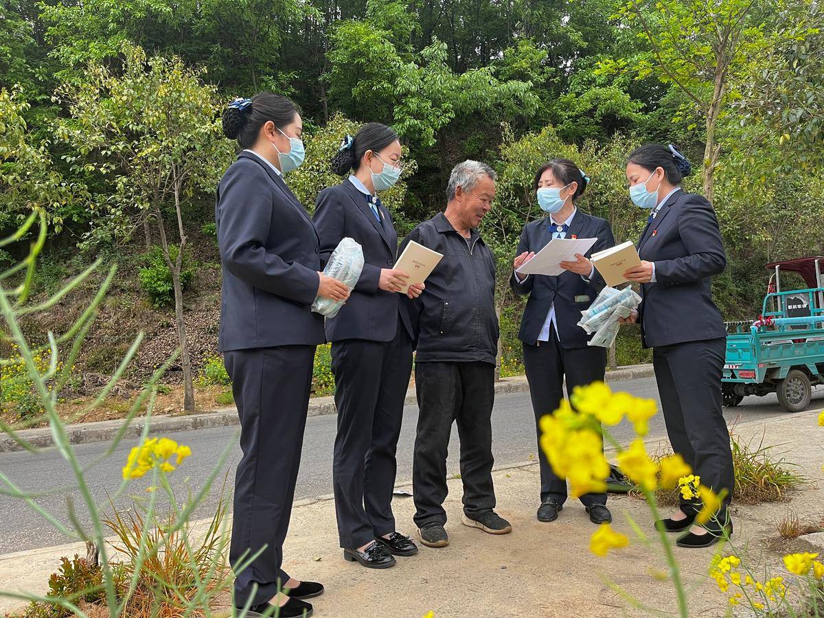 "志愿者李向东说.