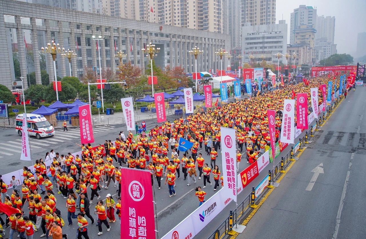 马拉松半马跑全程是多少(马拉松半马跑全程是多少时间)