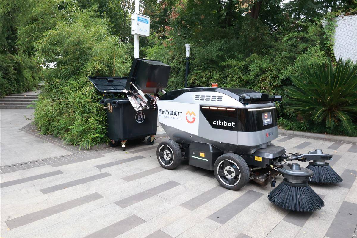 无人扫地机 倒垃圾2.JPG