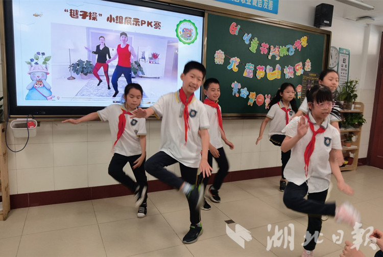 劳动点亮美好童年水果湖二小开展六一儿童节欢庆活动