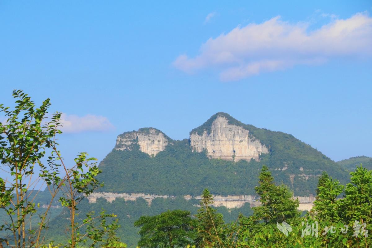 二仙岩湿地自然保护区地处云贵高原东延的武陵山脉北麓,恩施州咸丰县