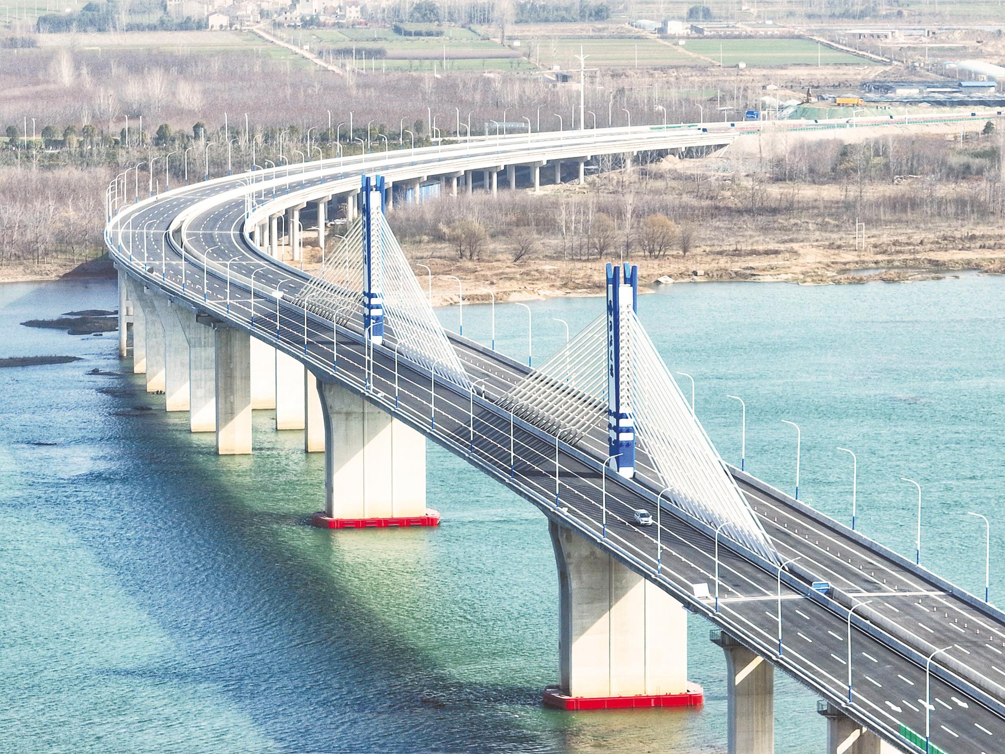 河谷大桥试通车