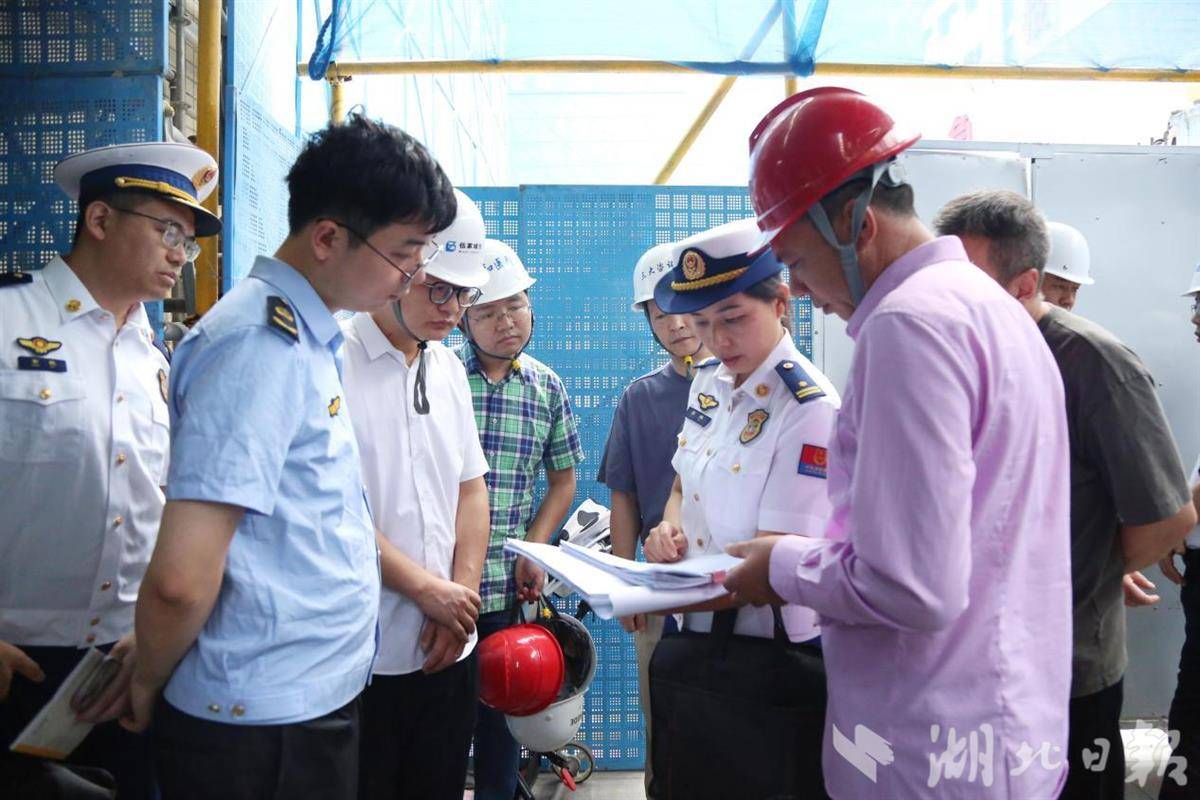 市专班开展违规动火作业专项联合执法检查行动 刘宜彬 摄