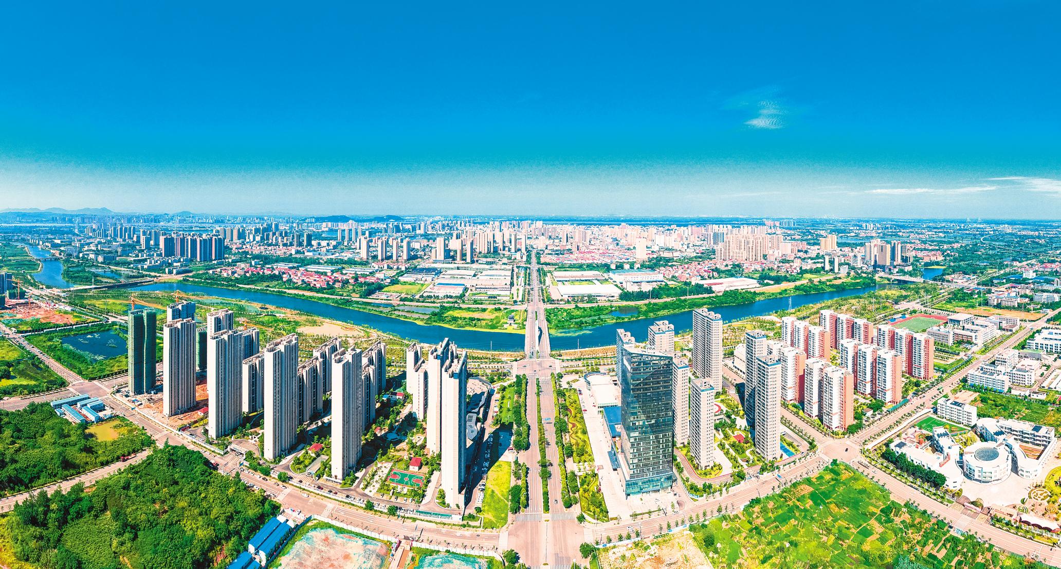 7月10日,鸟瞰建设中的黄冈市临空经济区.