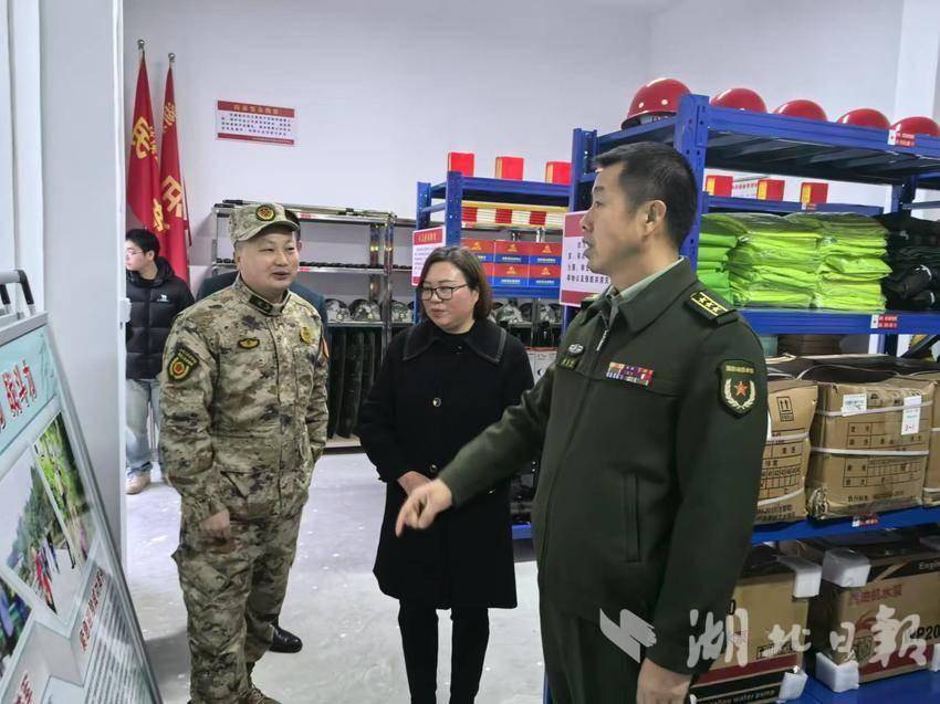 县人武部检查水坪镇武装部建设工作.doc