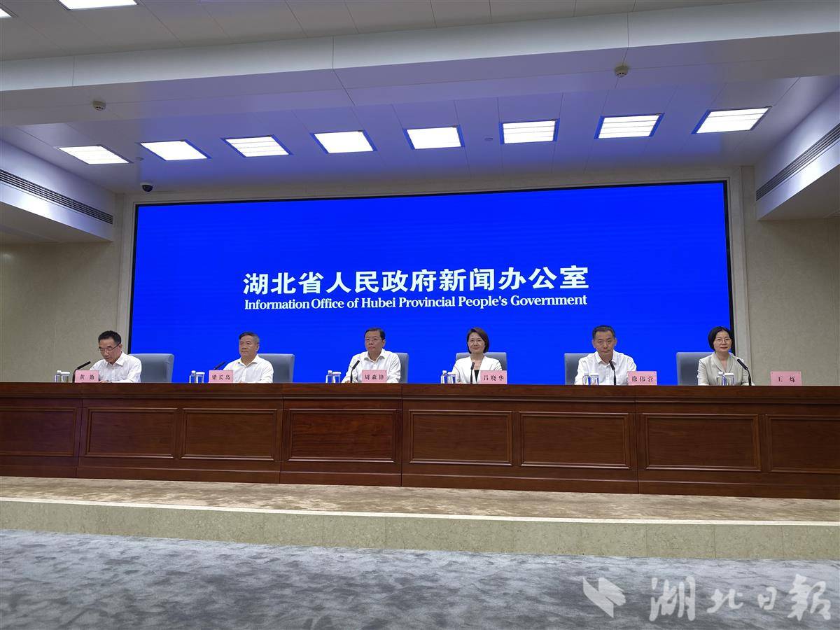 发布会正照.jpg