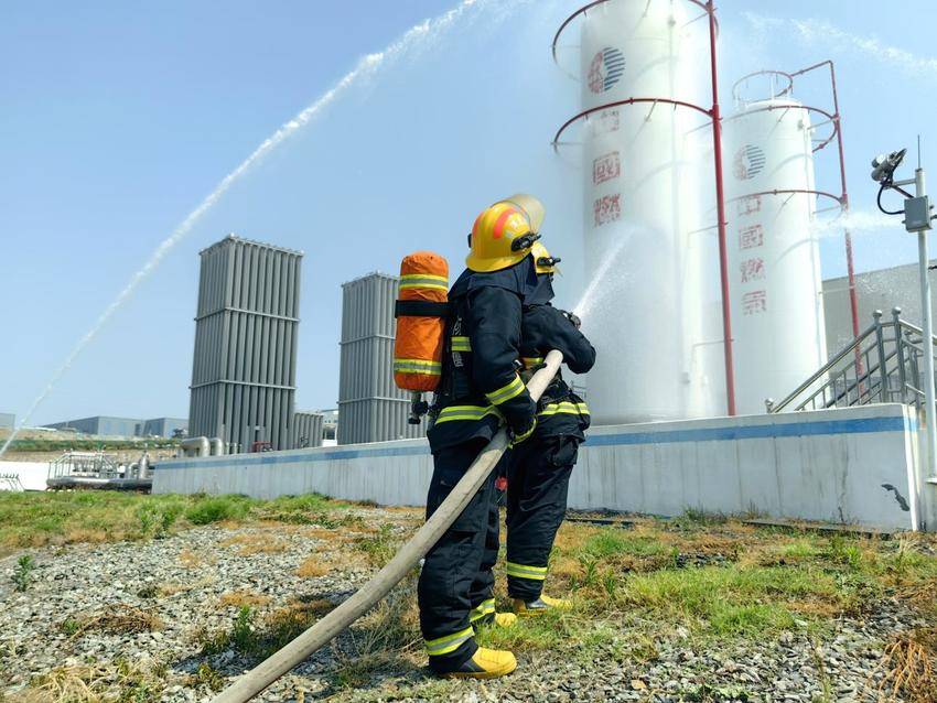 丹江口中燃—实战检验LNG泄漏应急能力 多部门协同筑牢安全防线 - 湖北日报新闻客户端