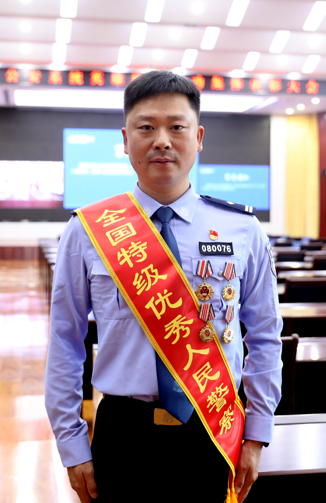 荣耀!一起走近孝感公安英模! - 湖北日报新闻客户端