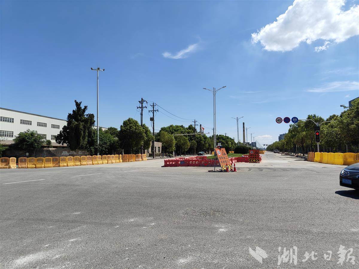 007 武汉经开区左岸大道继续向西南延伸,正在加紧施工。.jpg 007 武汉经开区左岸大道继续向西南延伸,正在加紧施工。.jpg