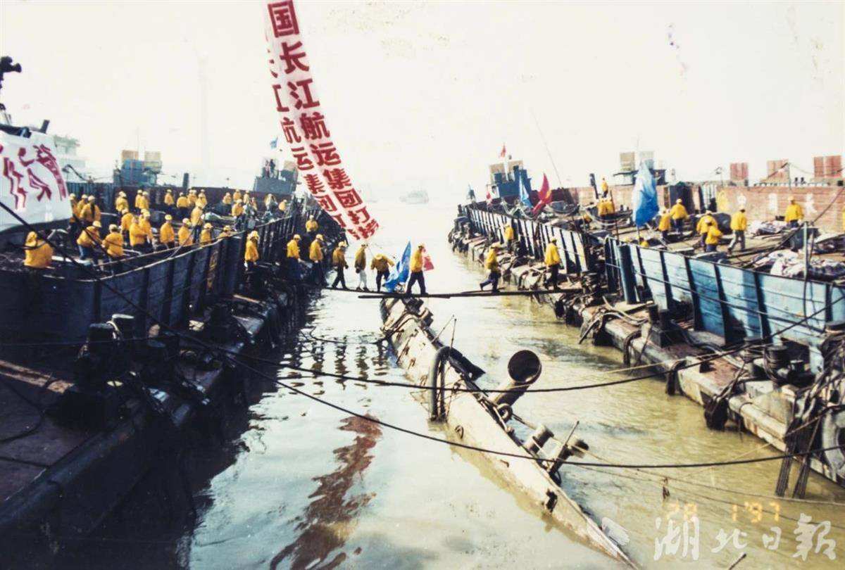 中山舰打捞现场.jpg