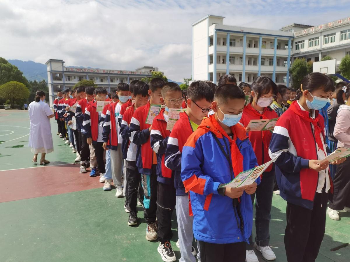 恩施市七里坪街道初级中学开展2022年全民禁毒宣传月主题教育系列活动