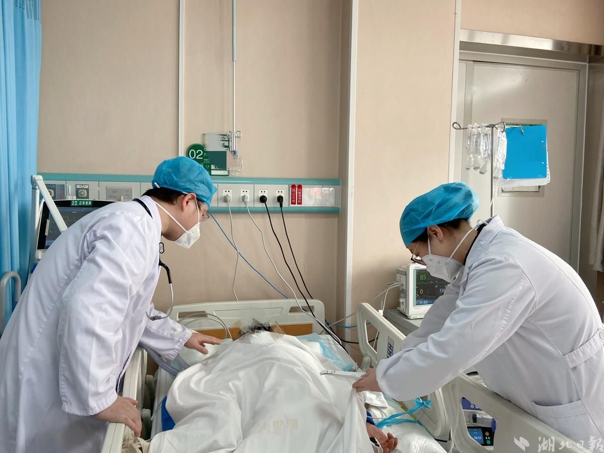 两次抢救，他们跑赢死神！ - 湖北日报新闻客户端