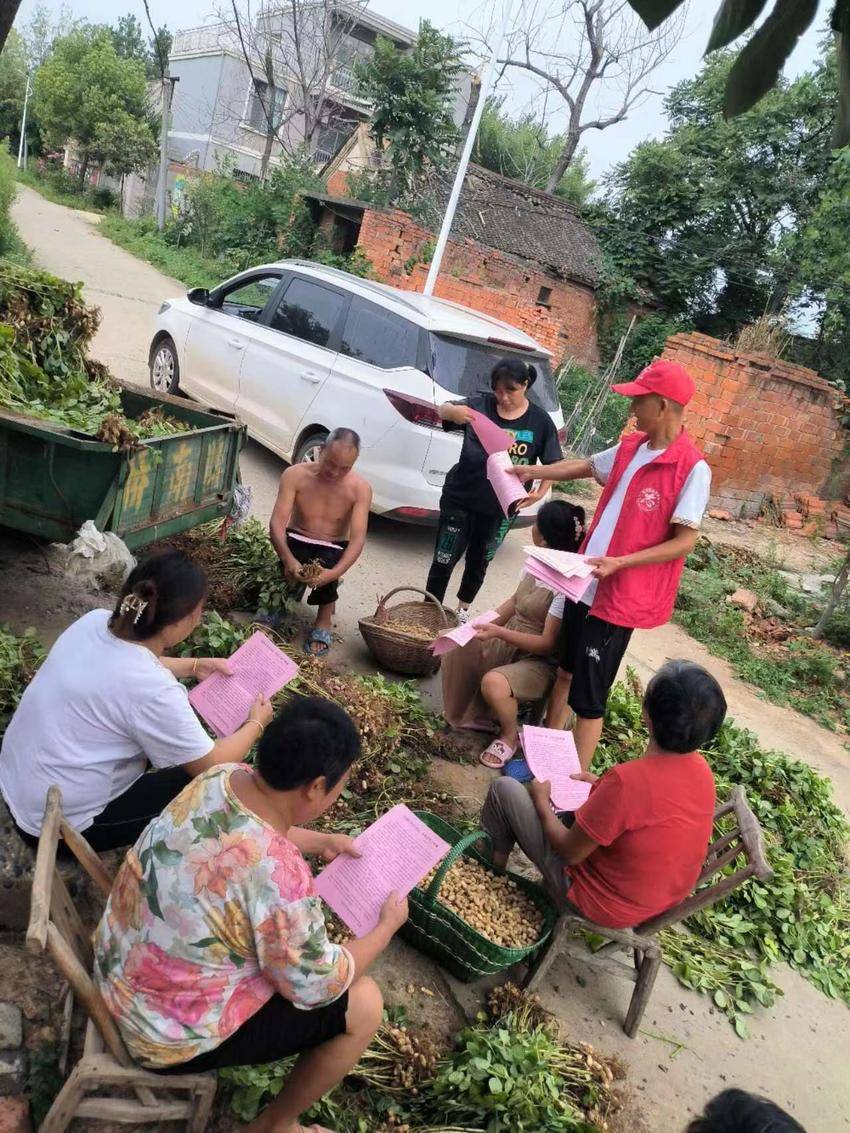 老河口市袁冲乡开展反有组织犯罪法宣传活动