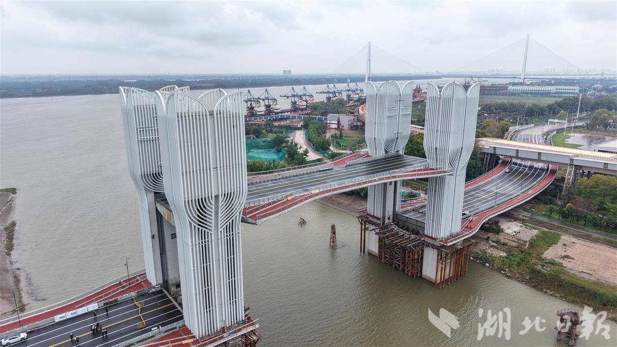 002 武汉右岸大道跨工业港开启桥升降调试中。武汉城建集团 供图.jpg 002 武汉右岸大道跨工业港开启桥升降调试中。武汉城建集团 供图.jpg