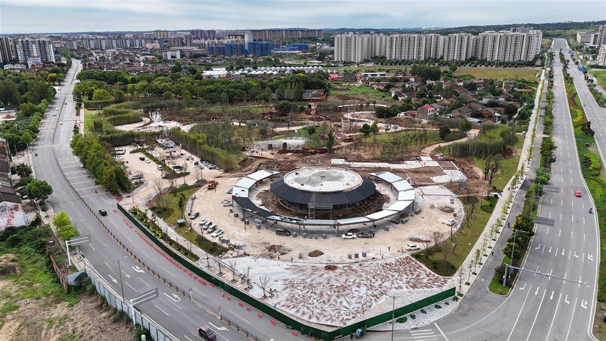 建设中的关陵文化遗址公园现场   通讯员李伟摄.jpg