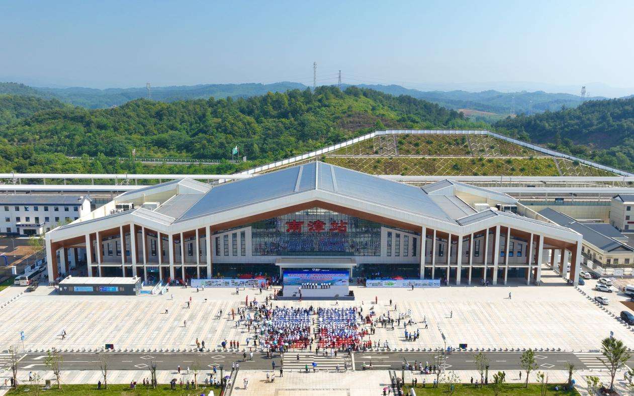 乘坐高铁看襄阳南漳保康高铁站即将开通