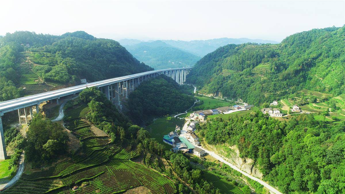 呼北高速鄂湘界段庙台子特大桥1..jpg