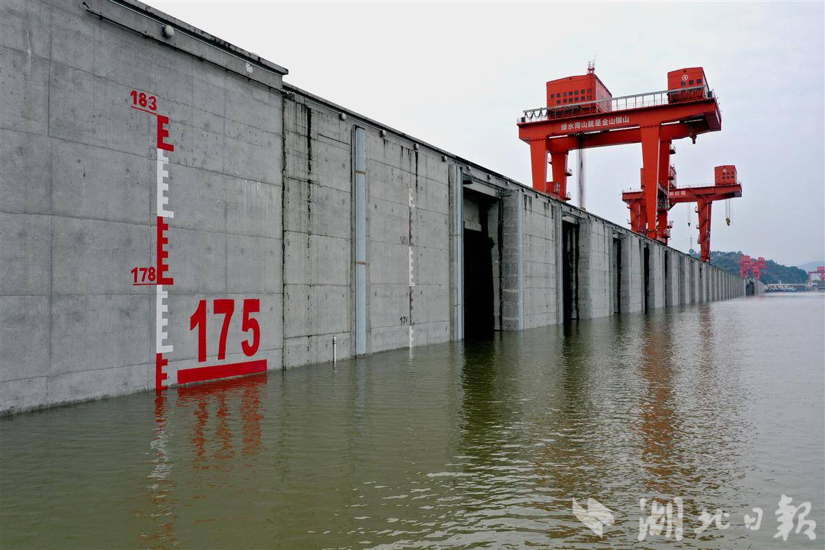 10月24日8时,三峡水库蓄至正常蓄水位175米。摄影:汤伟.jpg 10月24日8时,三峡水库蓄至正常蓄水位175米。摄影:汤伟.jpg