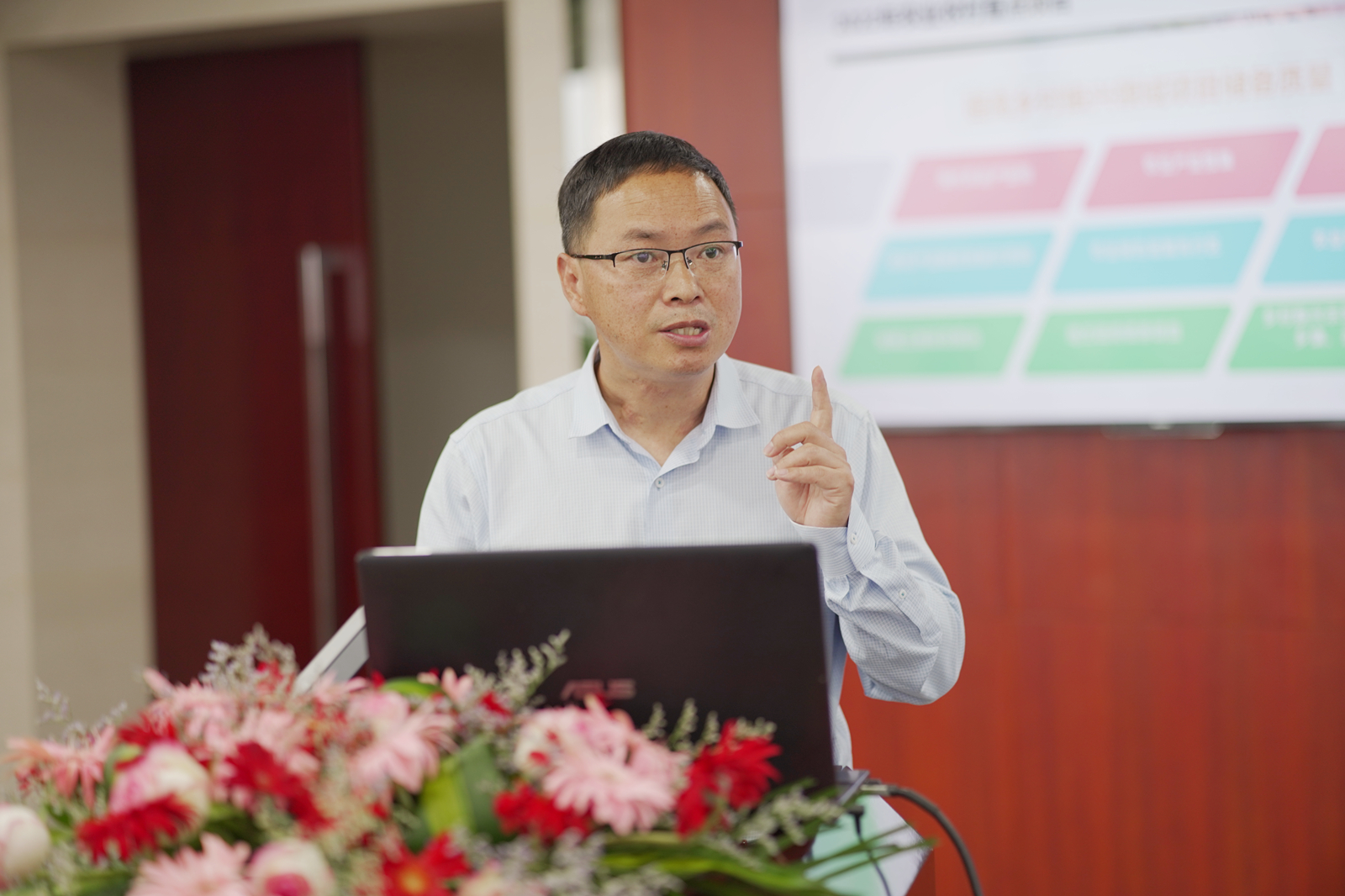 省农业规划设计研究院常务副院长周胜利作了题为《新型城镇化背景下