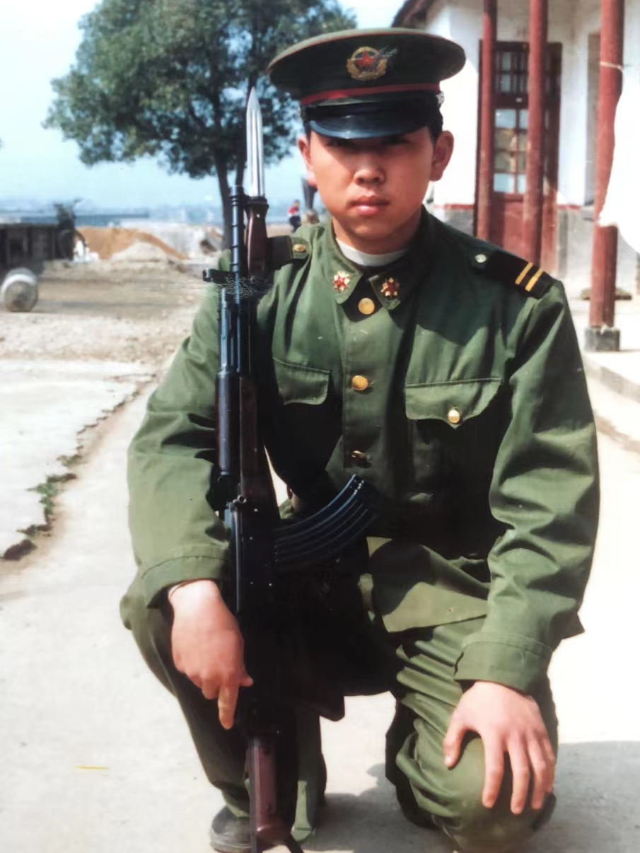 致敬八一致敬人民警察中的八一方阵