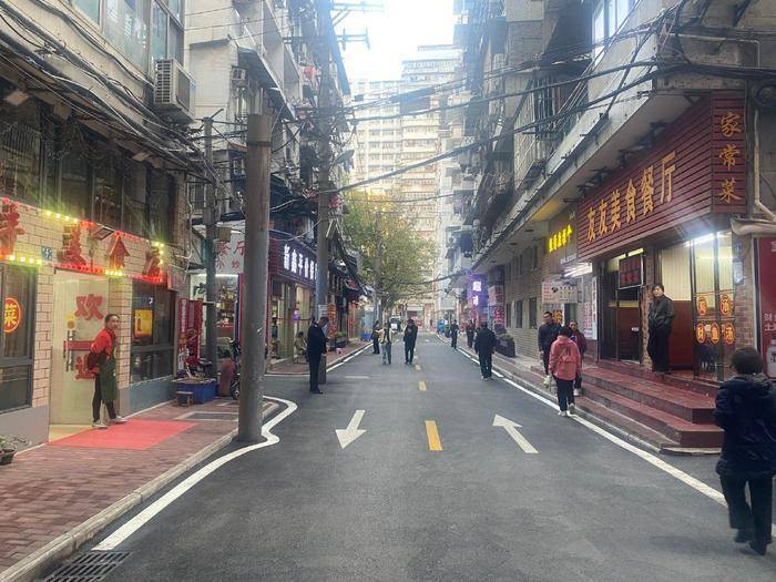 江汉区新华街道:开展美食街"一店多招"专项整治行动