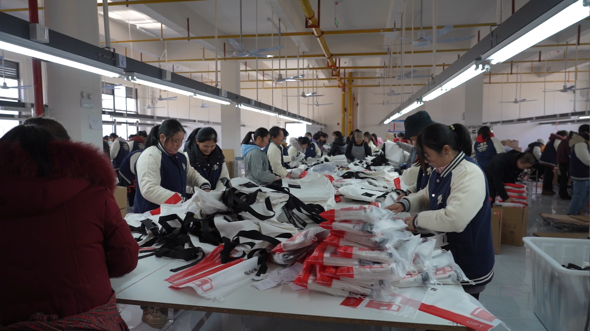 英山天勤箱包湖北生产基地竣工投产仪式举行