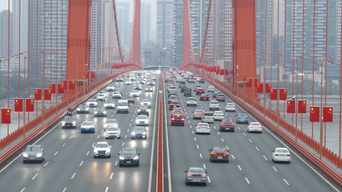 国庆假期第二天全国道路交通总体平稳有序
