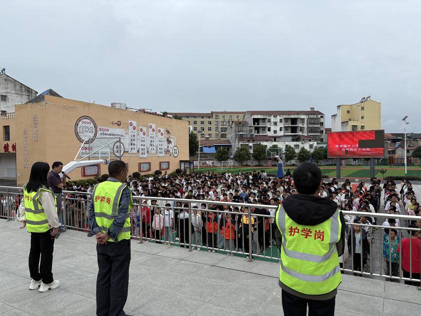 广水市陈巷镇中心中学开展校园违禁物品大清查活动